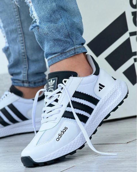 New sports running shoes