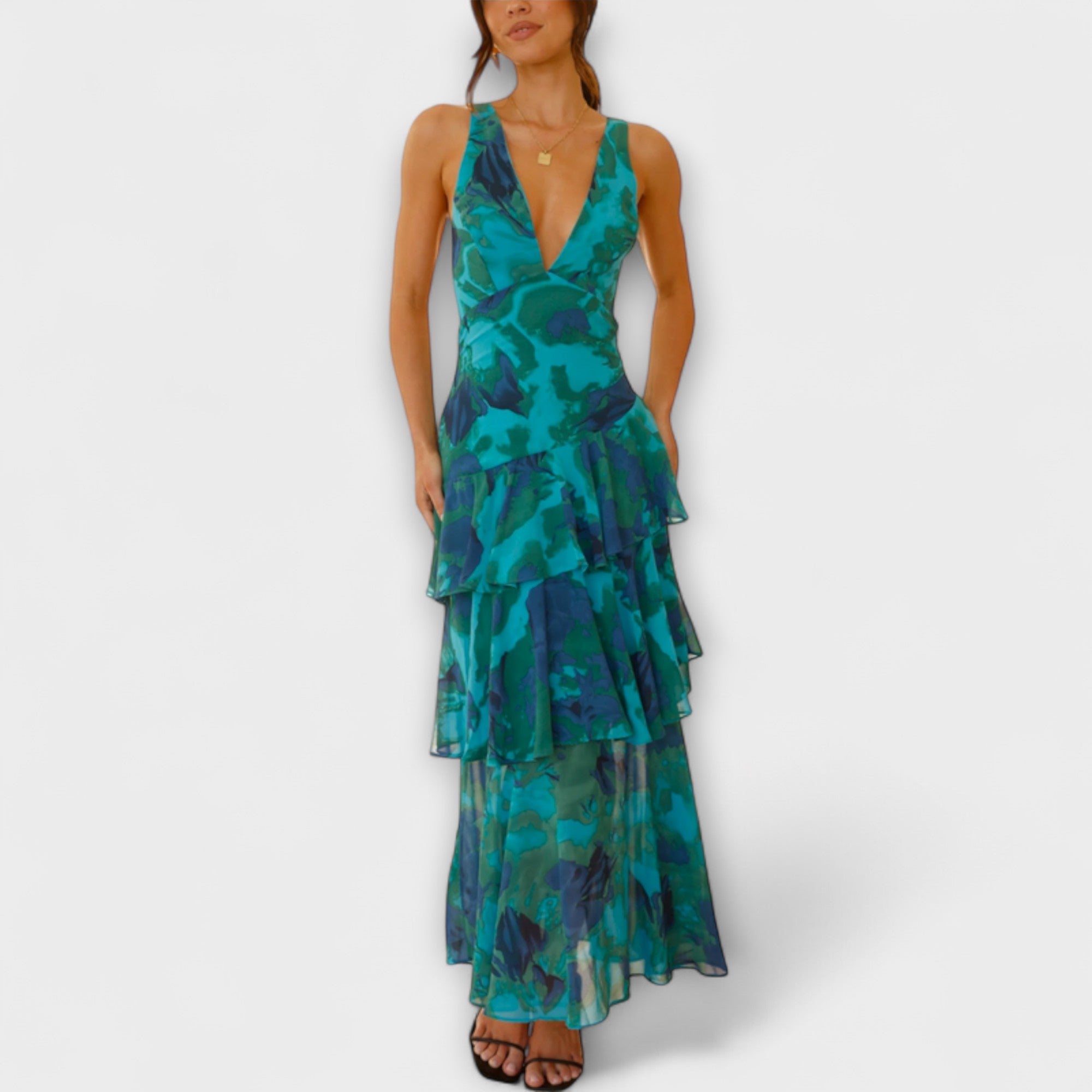 도메니카 - 브이넥과 흐르는 레이어가 있는 쉬폰 드레스